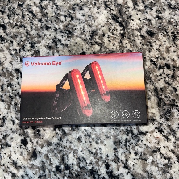 Volcano Eye Bicycle Taillight USB Rechargeable Clip-on Safety Light - Picture 8 of 8